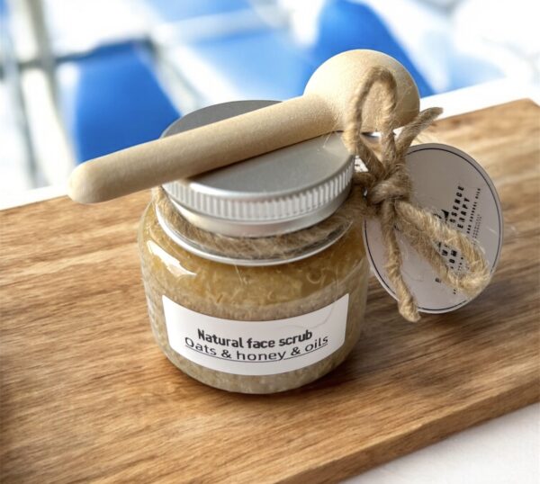 Natural Oatmeal Face Scrub for Dry & Sensitive Skin